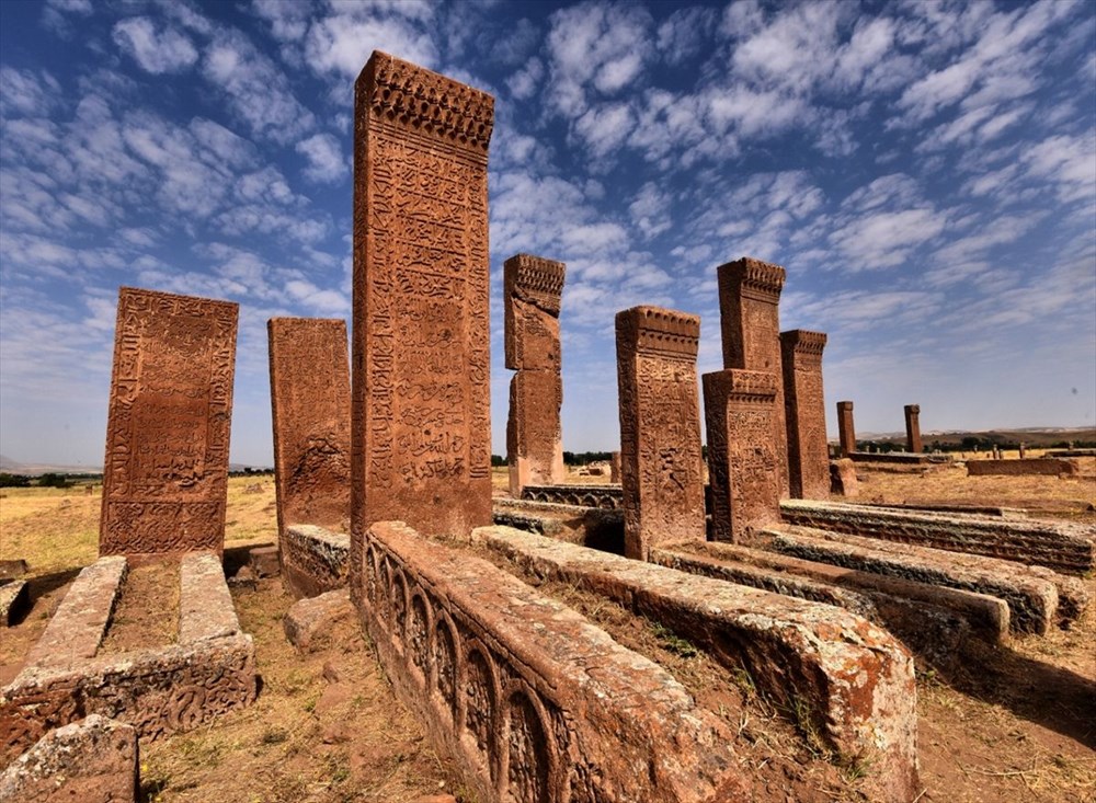 Ahlat Mezarlığı